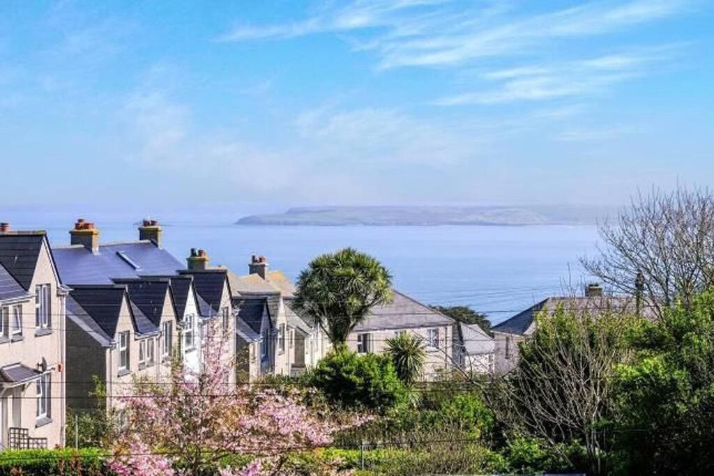 Sunrise! ~ 2 Bedrooms, Garden, Parking, Sea Views St Ives  Bagian luar foto