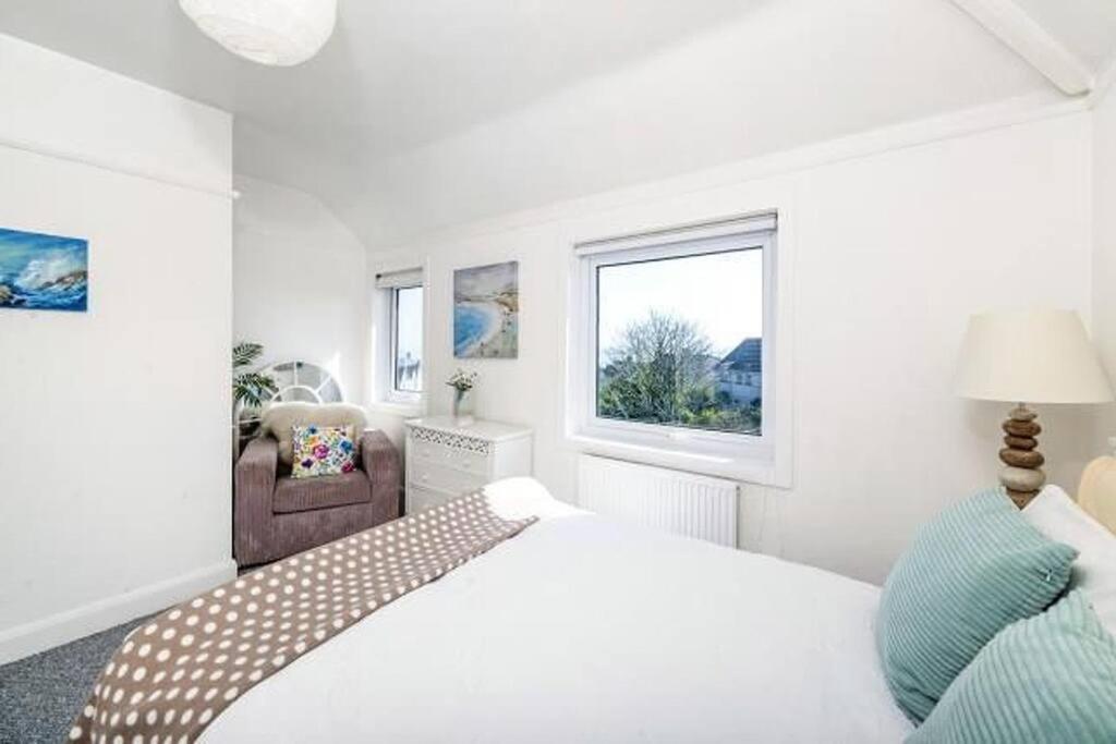 Sunrise! ~ 2 Bedrooms, Garden, Parking, Sea Views St Ives  Bagian luar foto