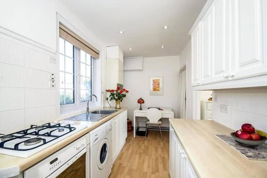 Sunrise! ~ 2 Bedrooms, Garden, Parking, Sea Views St Ives  Bagian luar foto